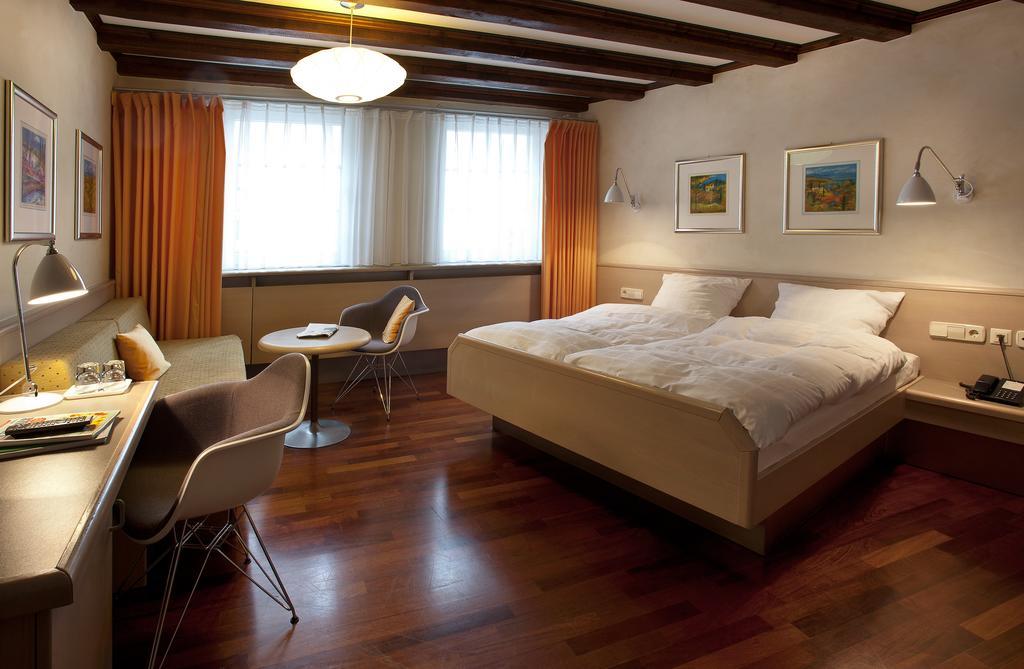 Hotel Scholl 슈바비슈할 객실 사진